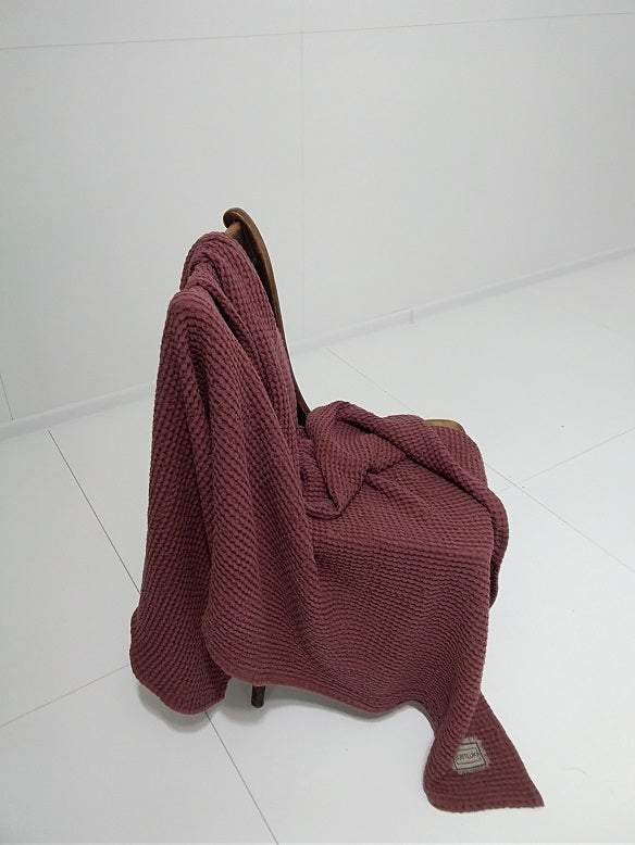 Natural Waffle Linen Throw Blanket In Red