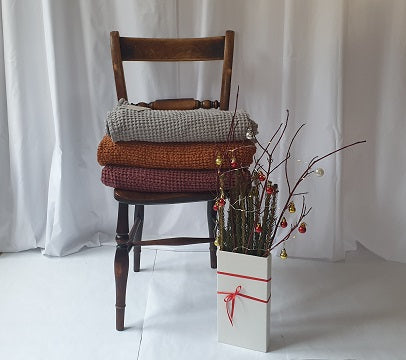 Natural Waffle Linen Throw Blanket In Red